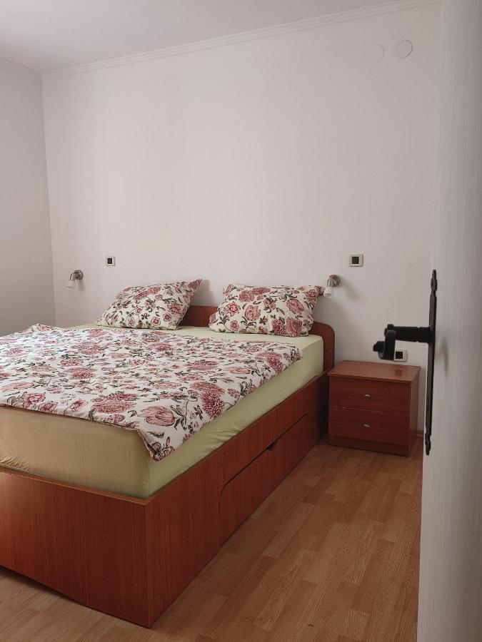 Apartment Mimi Opric Buitenkant foto